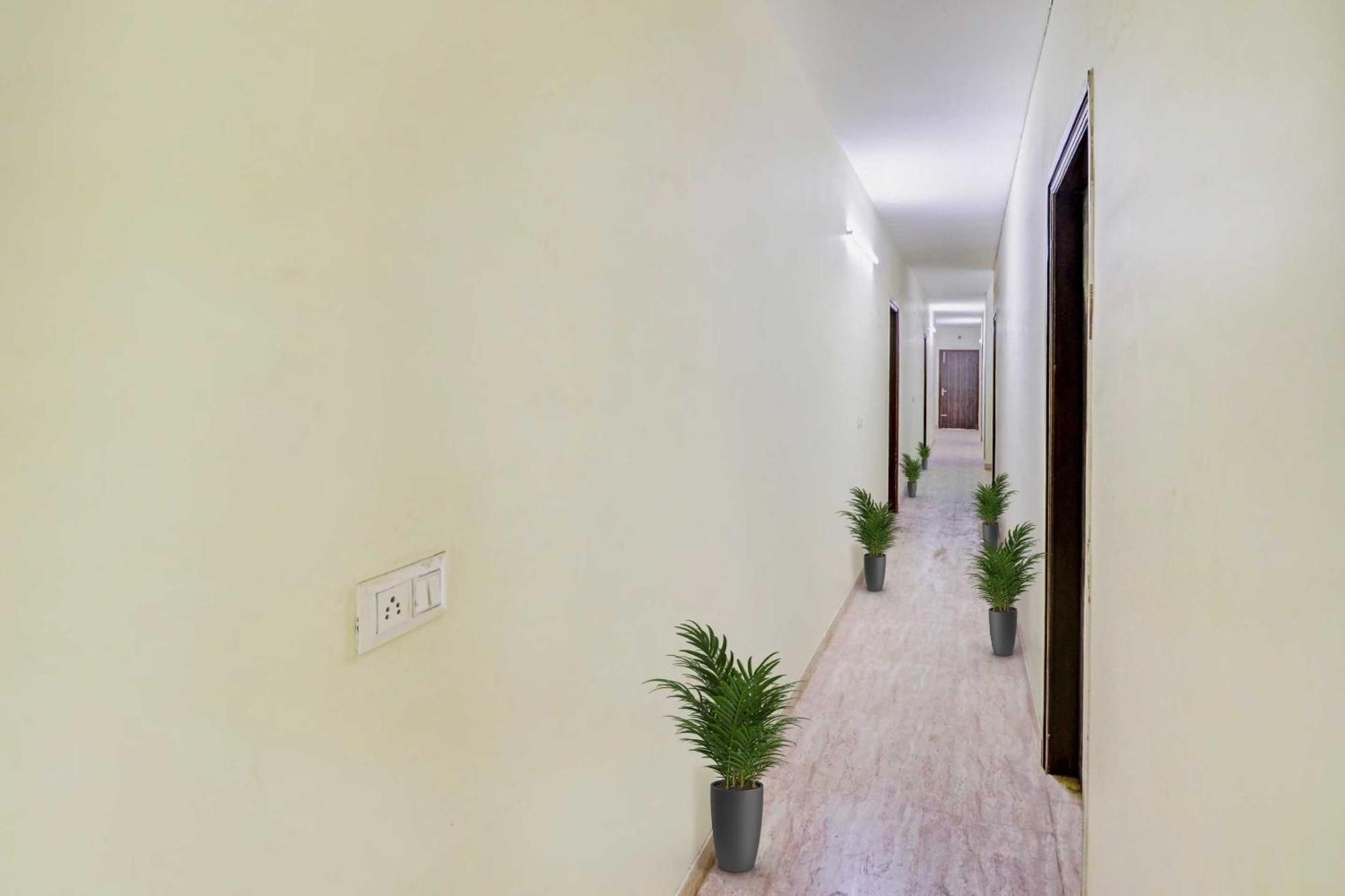 Hotel O Moonshine Near Mohan Estate Metro Station Nowe Delhi Zewnętrze zdjęcie